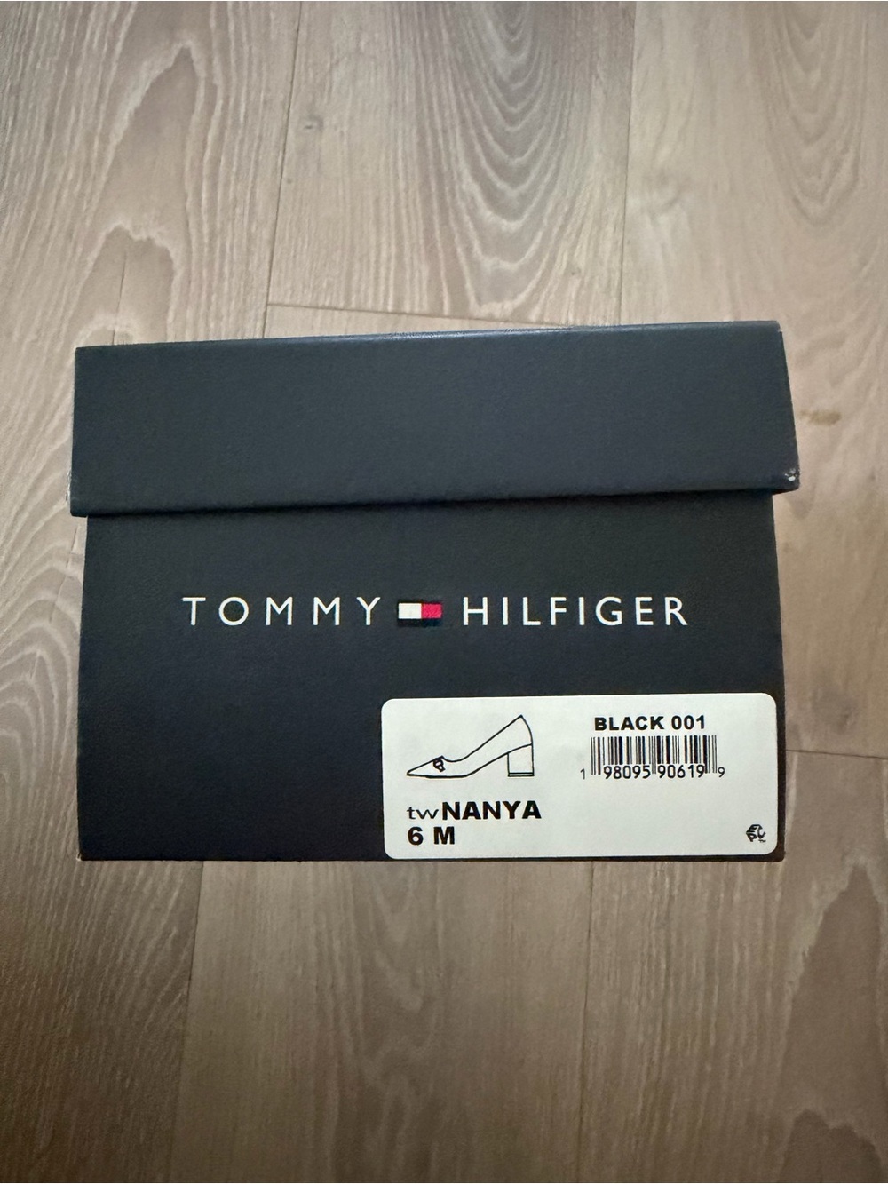 Tommy Hilfiger Nanya Block Heel Classic Pumps Size 6 MSRP $89 Brand New in Box - Picture 6 of 6